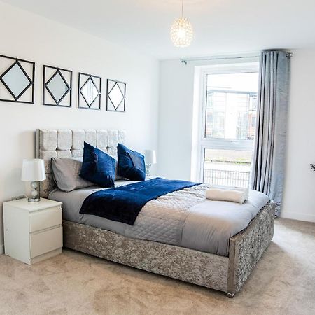 A Luxury 2 Bedroom Apartment With 2 Free Parking Чатъм Екстериор снимка