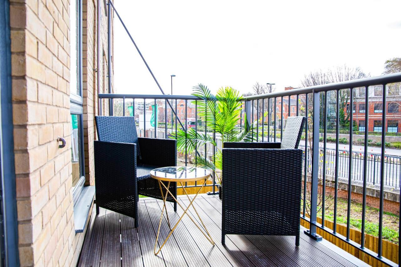 A Luxury 2 Bedroom Apartment With 2 Free Parking Чатъм Екстериор снимка